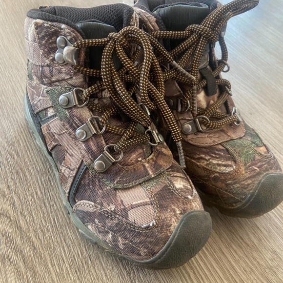 Donating soonHiking boots - Picture 1 of 6